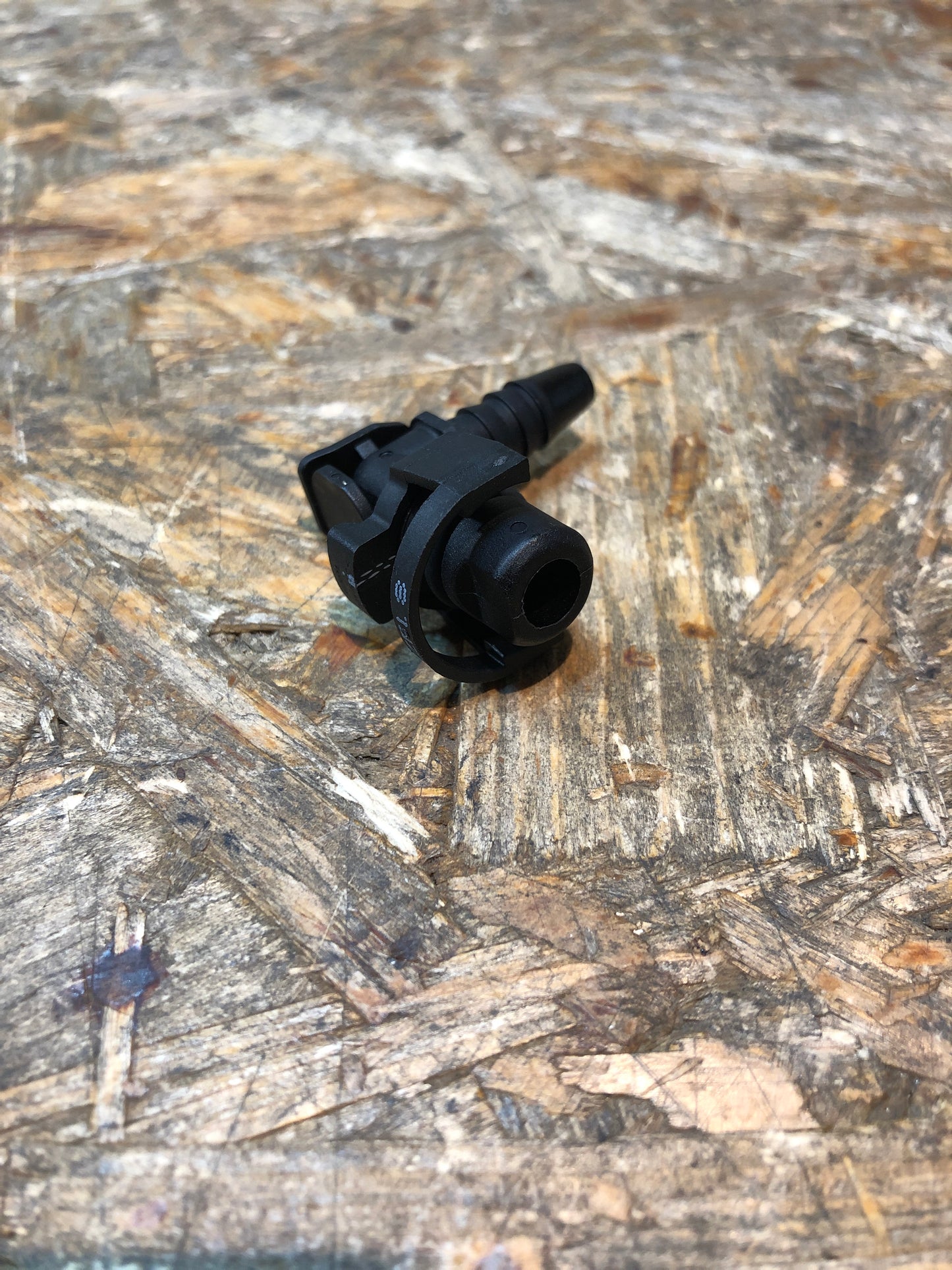 Original GM Opel Mokka Gas Ventil Thermostat Körper Heizung Rohr Anschluss Neu