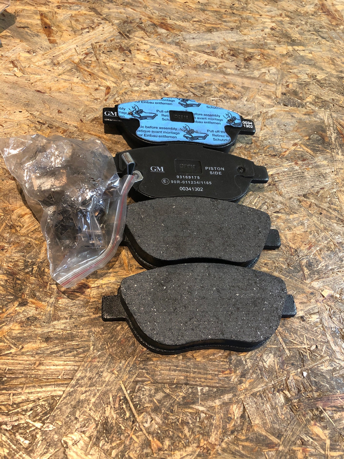 Original Opel Corsa D Bremsklötze vorne Neu