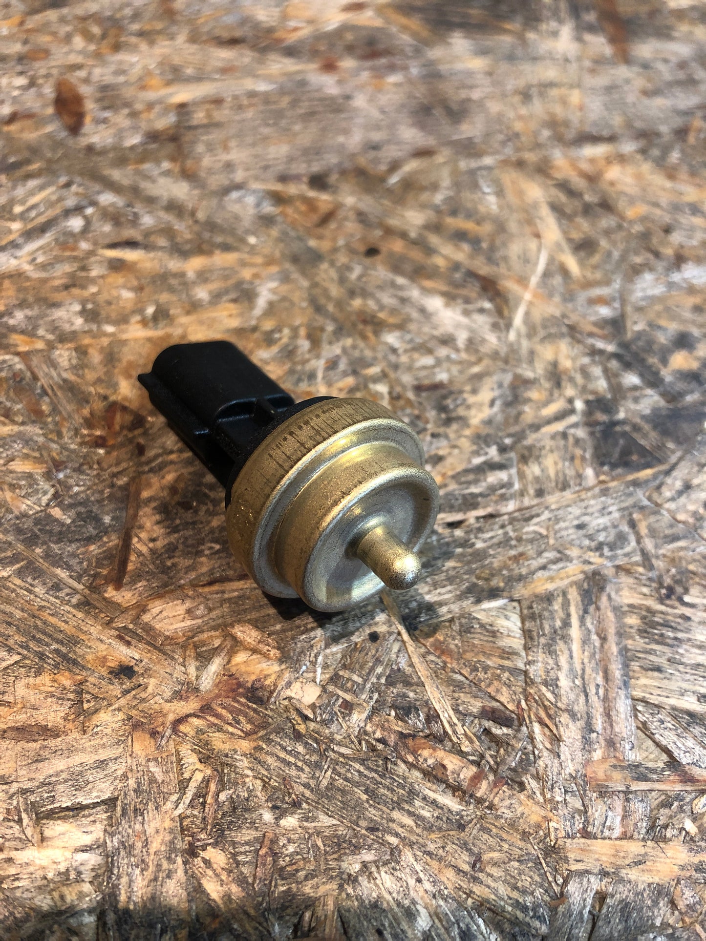 Original GM Opel Movano B Vivaro Temperaturgeber Kühlmittel Neu