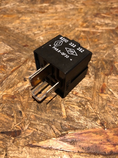 Original GM Opel Movano B Relais Frontscheibenheizung Neu