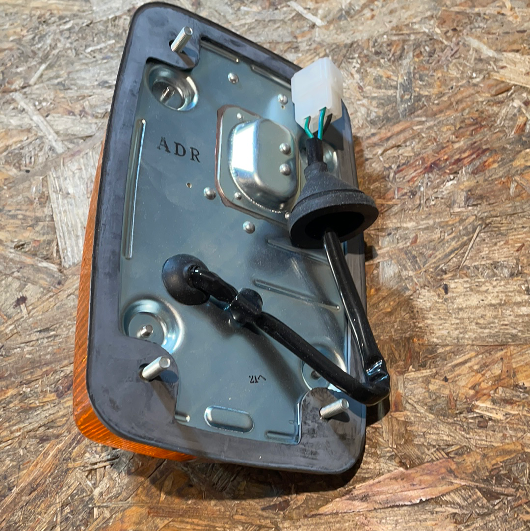 Original GM Isuzu Trooper Blinkleuchte mit Rückwärtsgang Neu