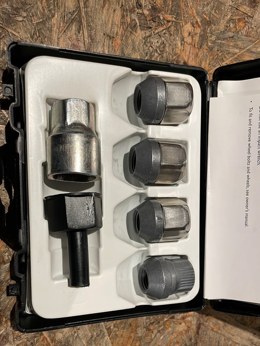 Original GM Chevrolet Aveo Lacetti Radmuttersatz Neu