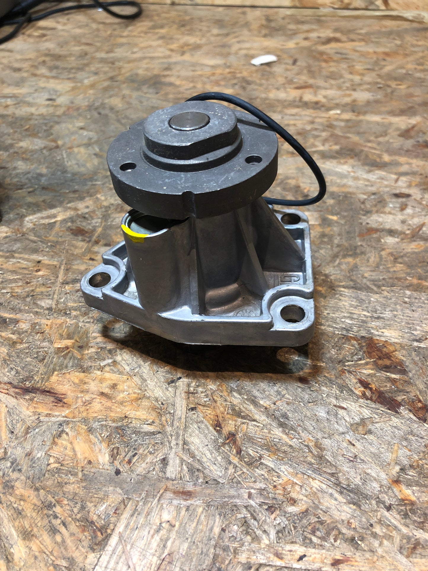 Original GM Omega B Wasserpumpe NEU