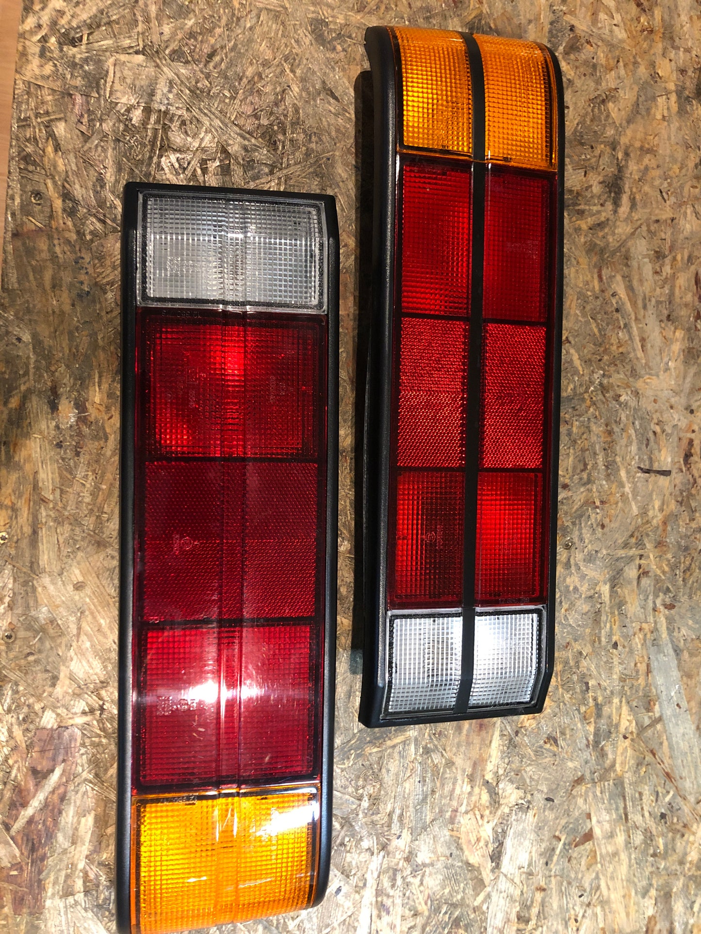 Original GM Opel Rekord E Set Rückleuchten (Carello) schwarz links/rechts Neu