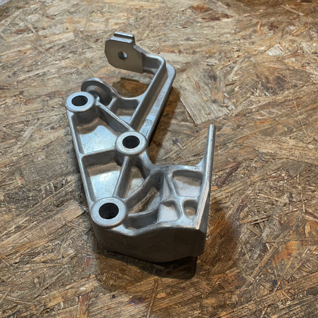 Original GM Opel C20XE F20 Getriebe Getriebehalter Neu