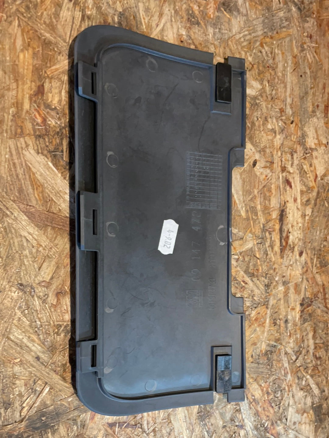 Original GM Opel Omega B Stufenheck Verkleidung Heckklappe AHK Stoßfängerverkleidung Neu