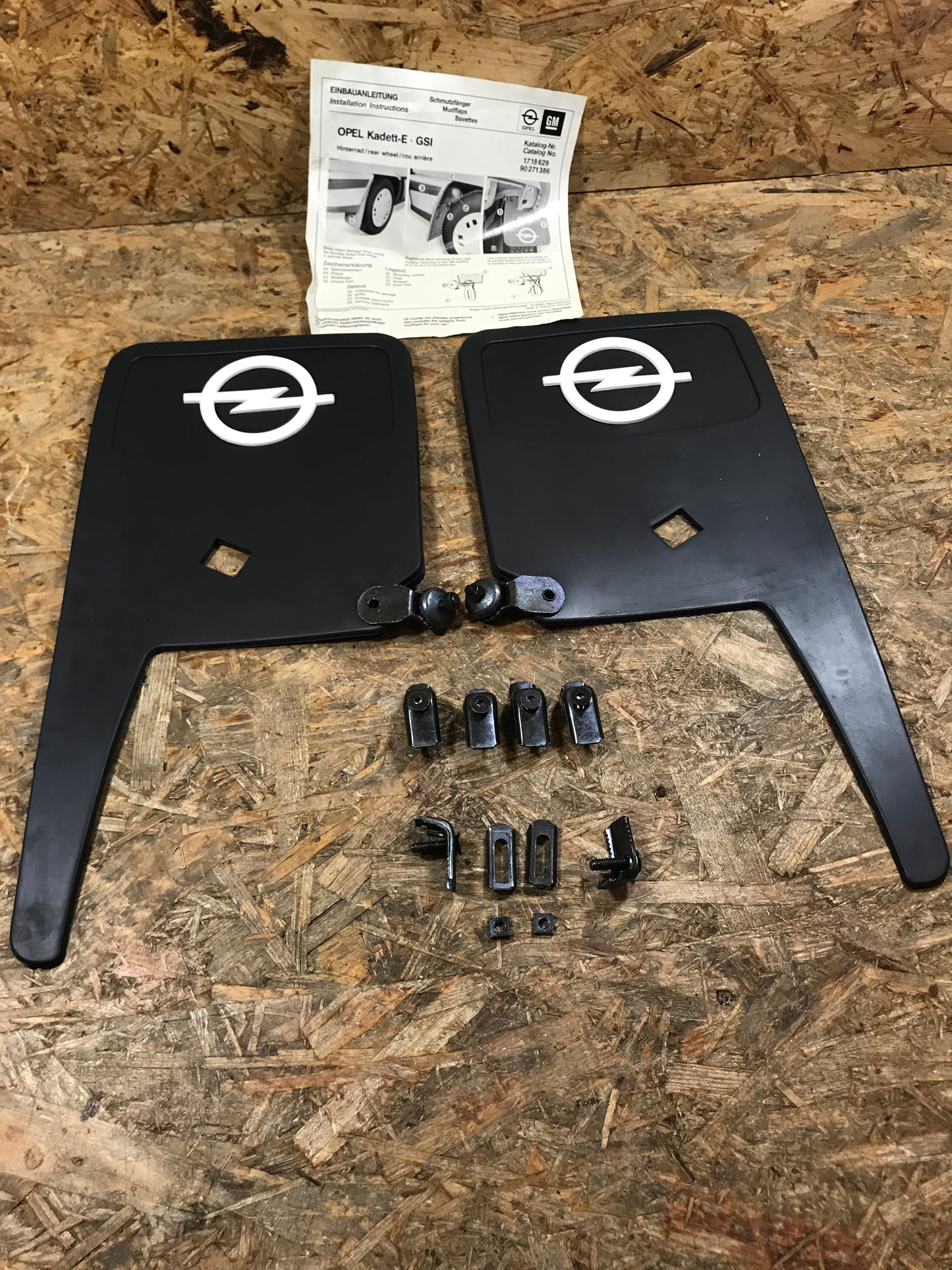 Original Opel Kadett GSI GT Schmutzfänger hinten NEU