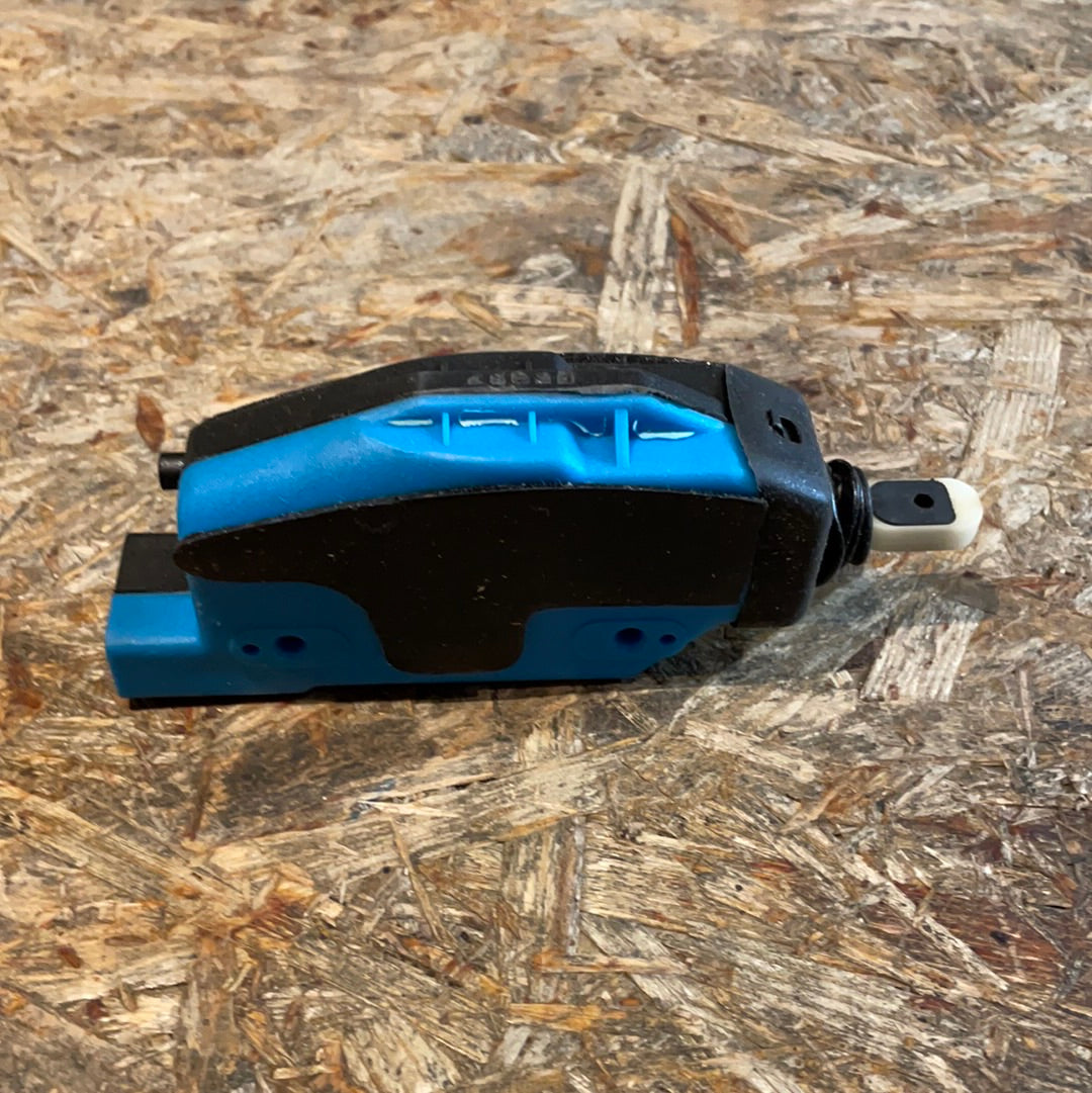 Original GM Opel Omega B Stellmotor Zentralverriegelung hinten Neu