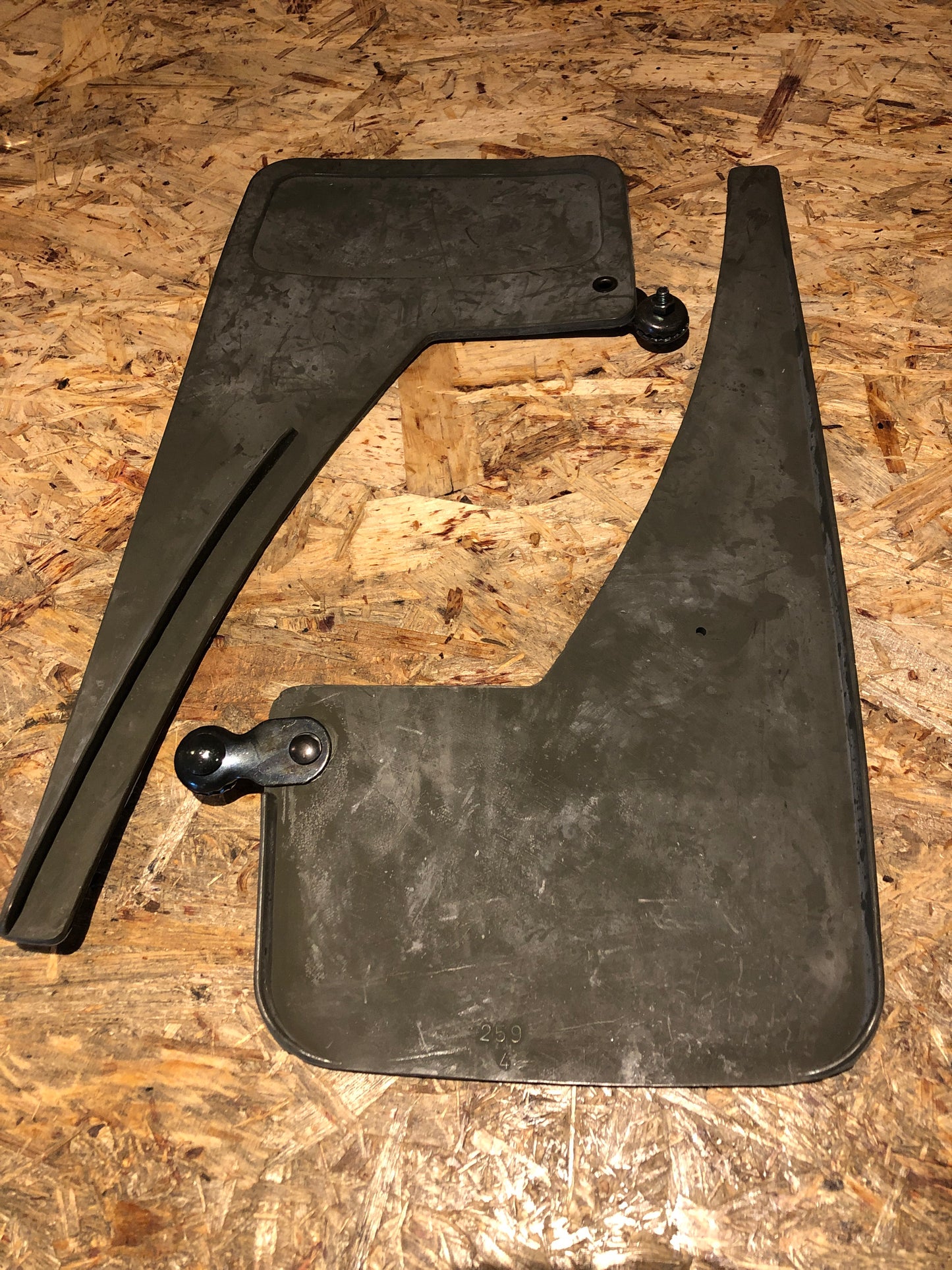 Original Opel Kadett GSI Schmutzfänger hinten Neu