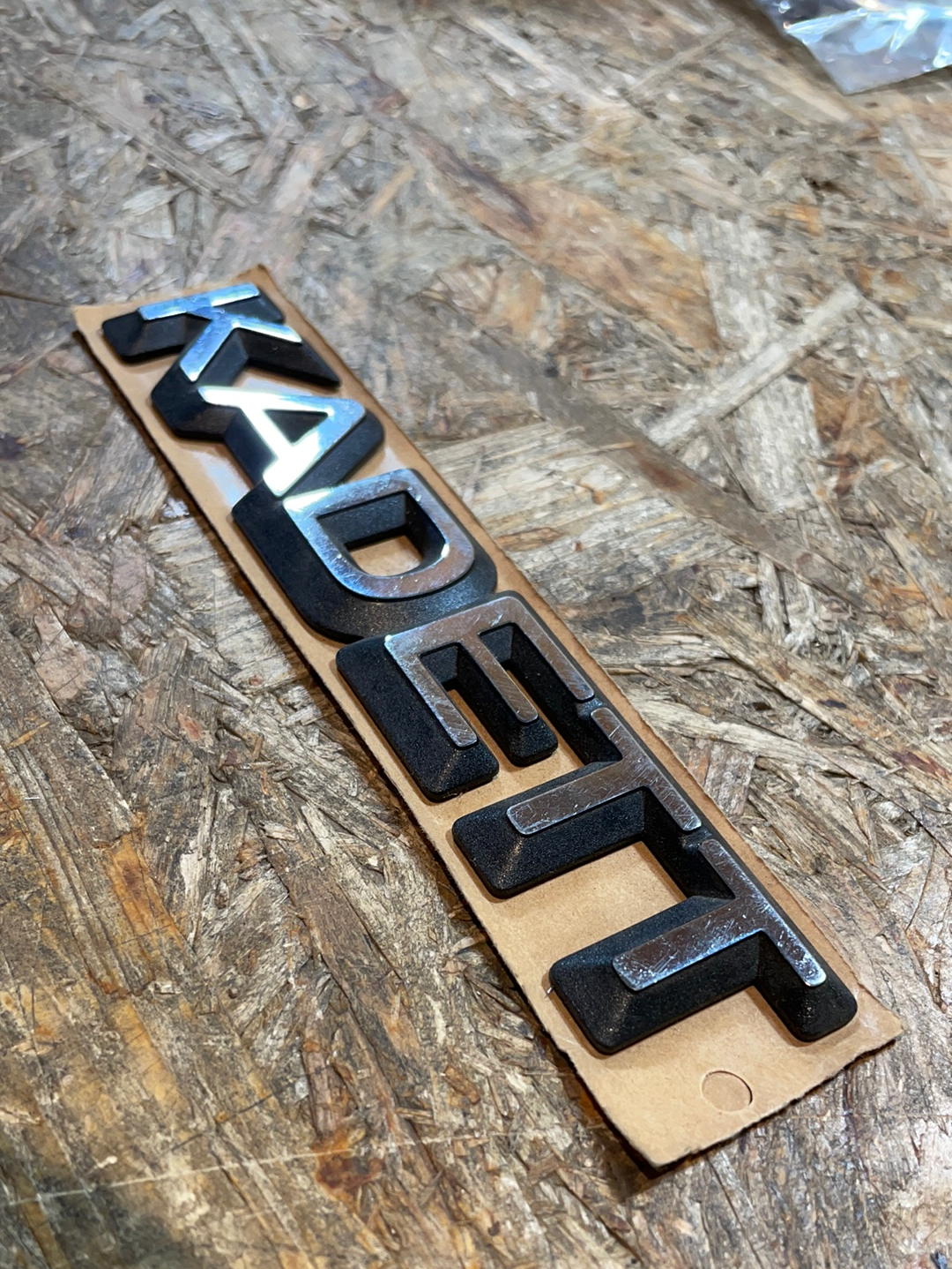 Original GM Opel Kadett Emblem Neu