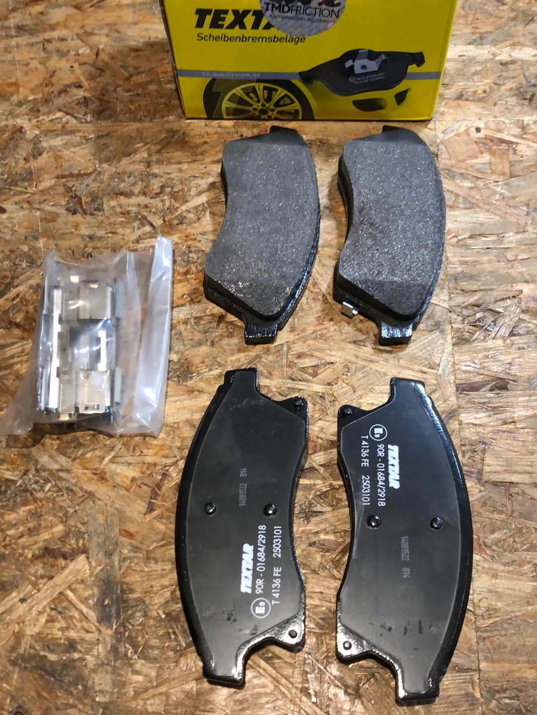 Opel Astra J Bremsenkit Bremsbeläge (4 Stk.) Bremsscheiben (2 Stk.) vorne Neu