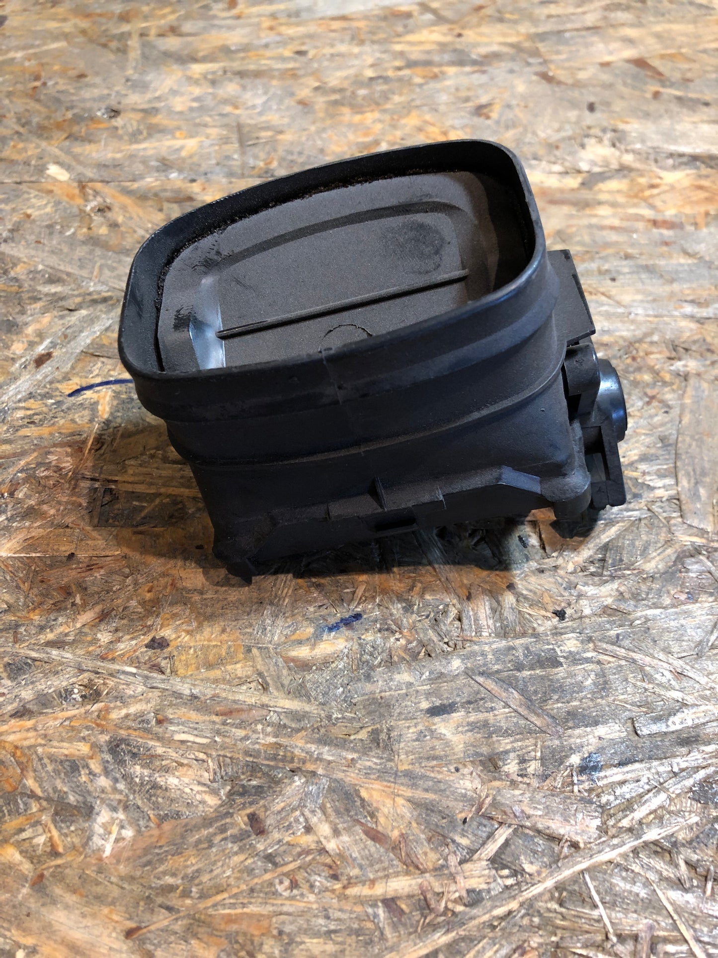 Original Opel Kadett E Luftkanal Luftverteilung Stirnwand außen links Neu