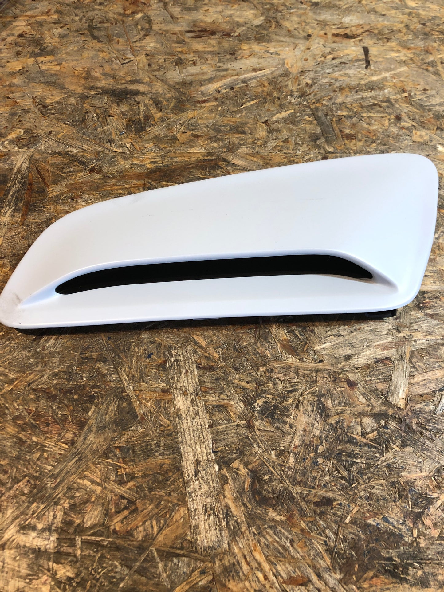 Original GM Opel Astra Einsatz Lufteinlass Motorhaube Neu