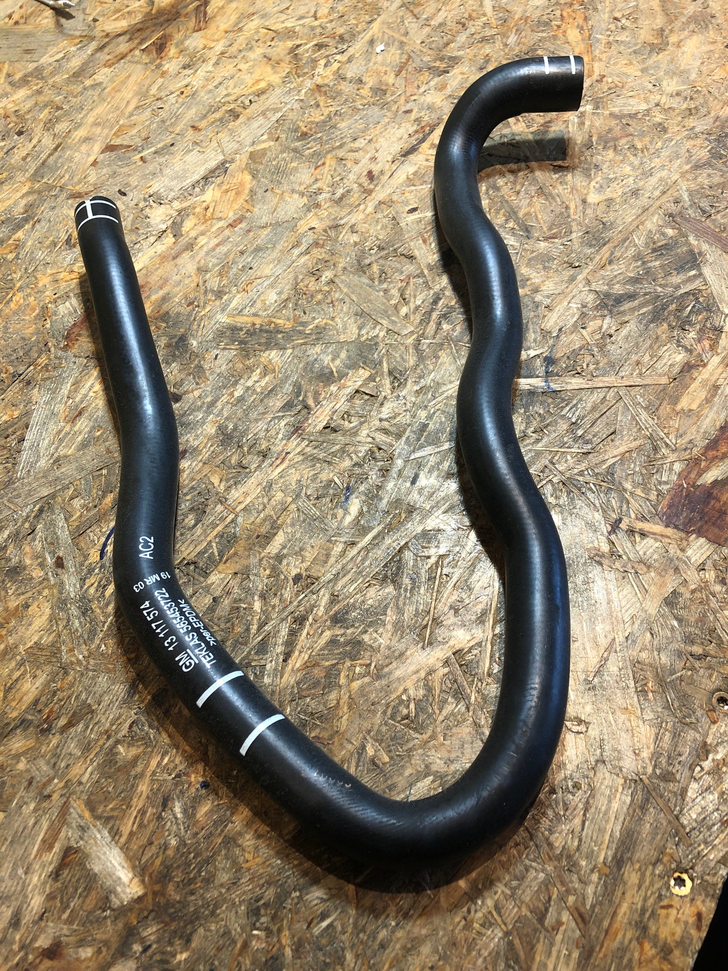 Original Opel Astra H Schlauch Ausgleichsbehälter Neu