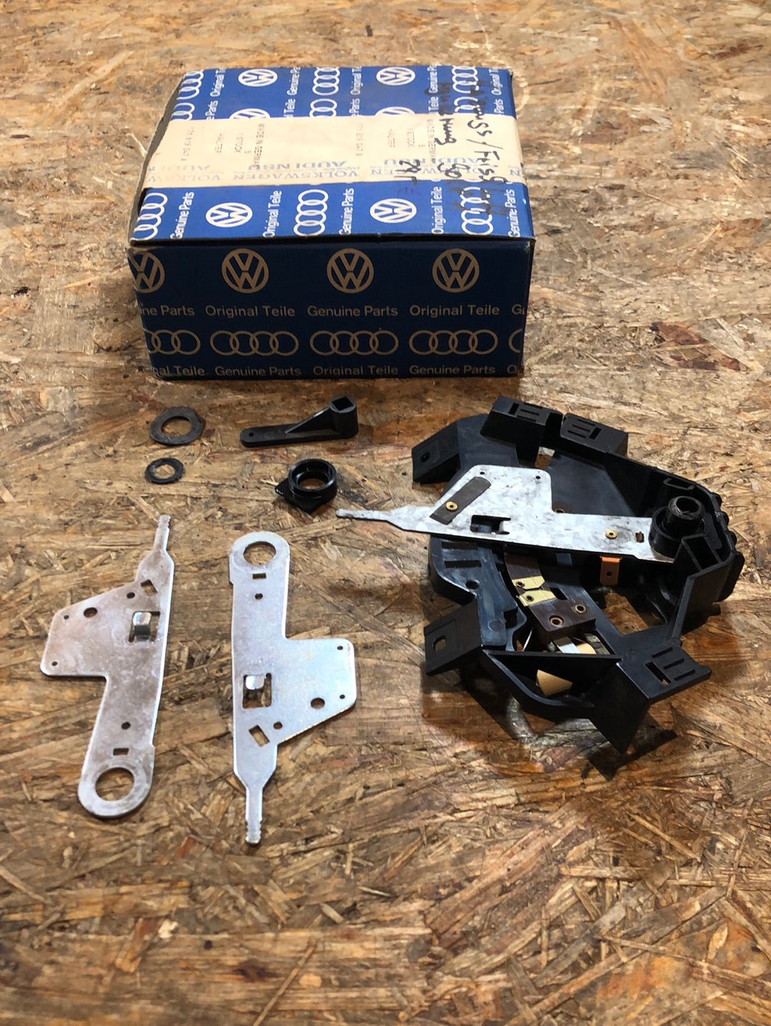 Original VW Golf 1 Heizungs-/Frischluftregulierung Halter Neu