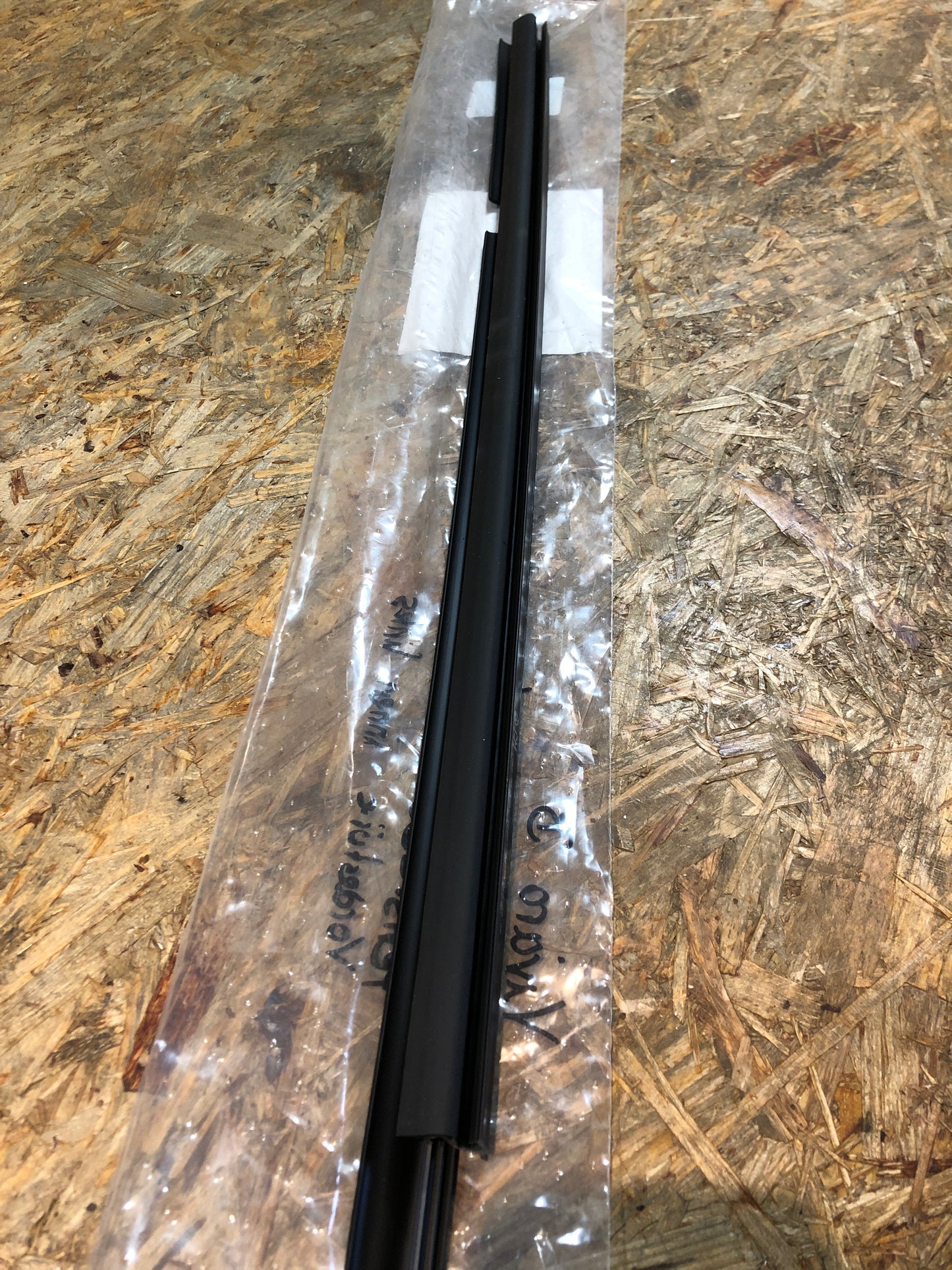 Original GM Opel Vivaro B Dichtung Fenster Vorne Links Neu