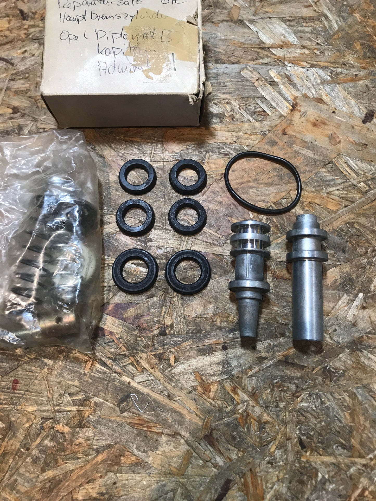 Original Opel Diplomat B Kapitän Admiral Reperatursatz Hauptbremszylinder NEU