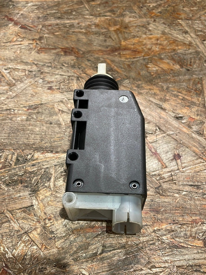 Original GM Opel Astra F Tigra A Corsa B Stellmotor Zentralverriegelung Neu