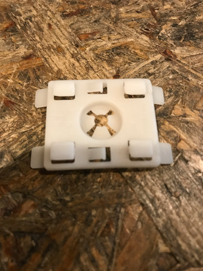 Original Omega B Kunstoffclip / Klammer an zierleiste NEU