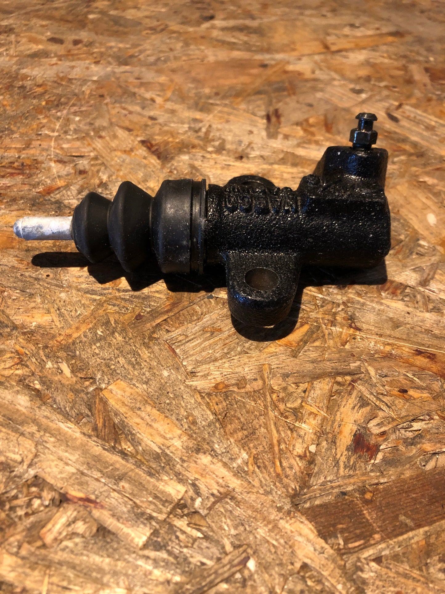 Original Nissan Terrano Nehmerzylinder Kupplung Neu