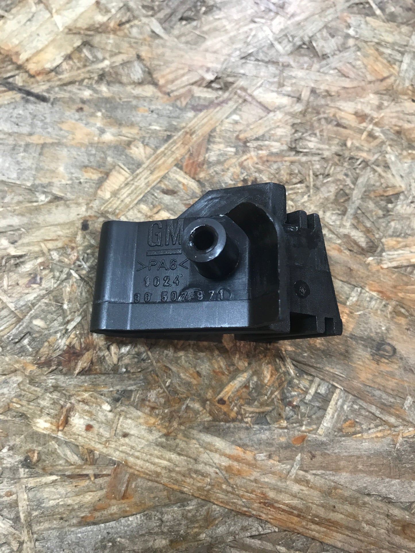 Original Opel Vectra B Führungsstück Frontverkleidung an Kotflügel Rechts NEU