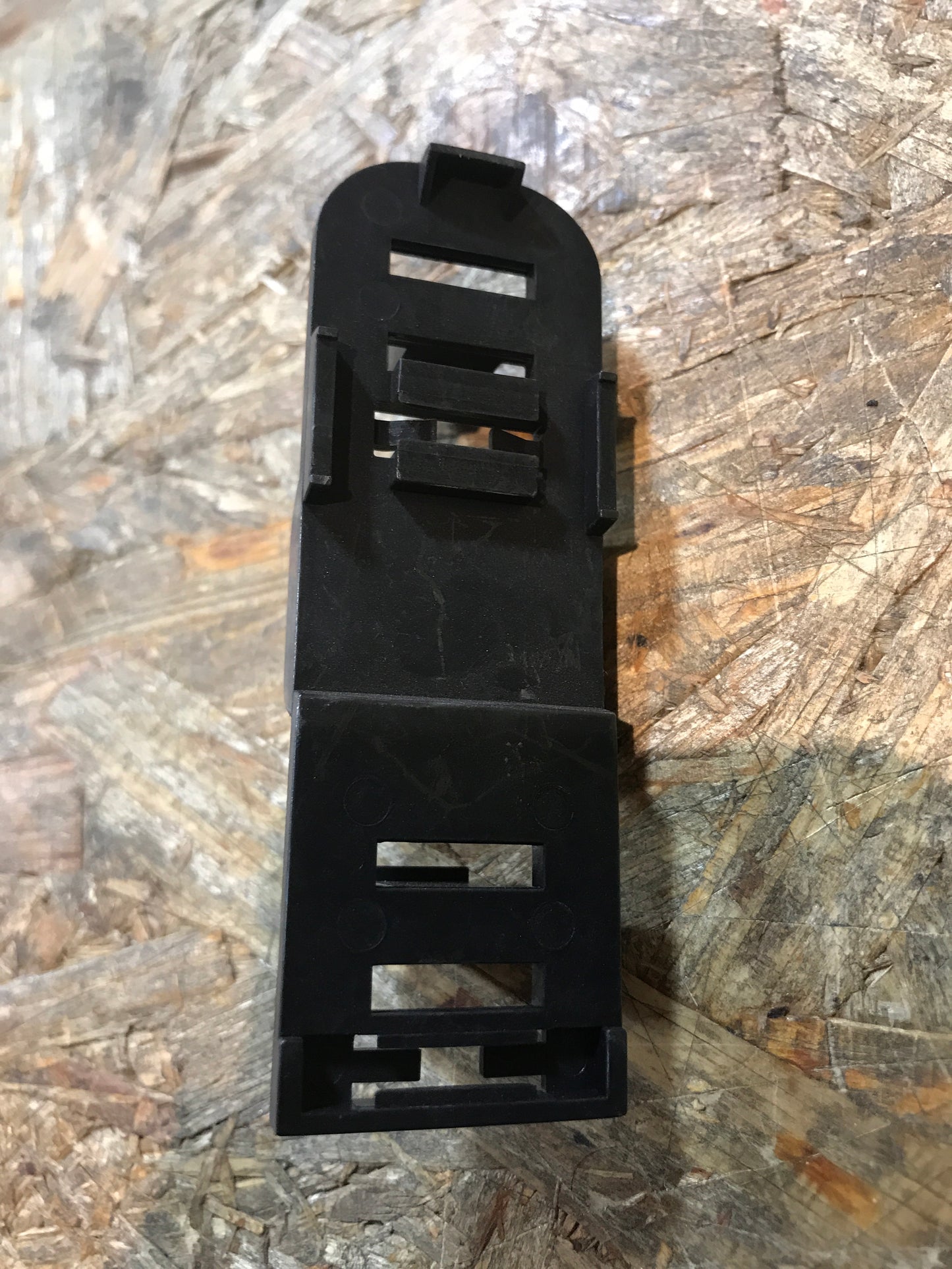 Original Opel Omega A Befestigungsklammer NEU