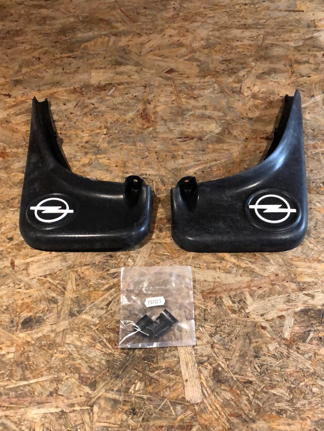 Original GM Opel Corsa B Tigra A Schmutzfänger hinten Neu