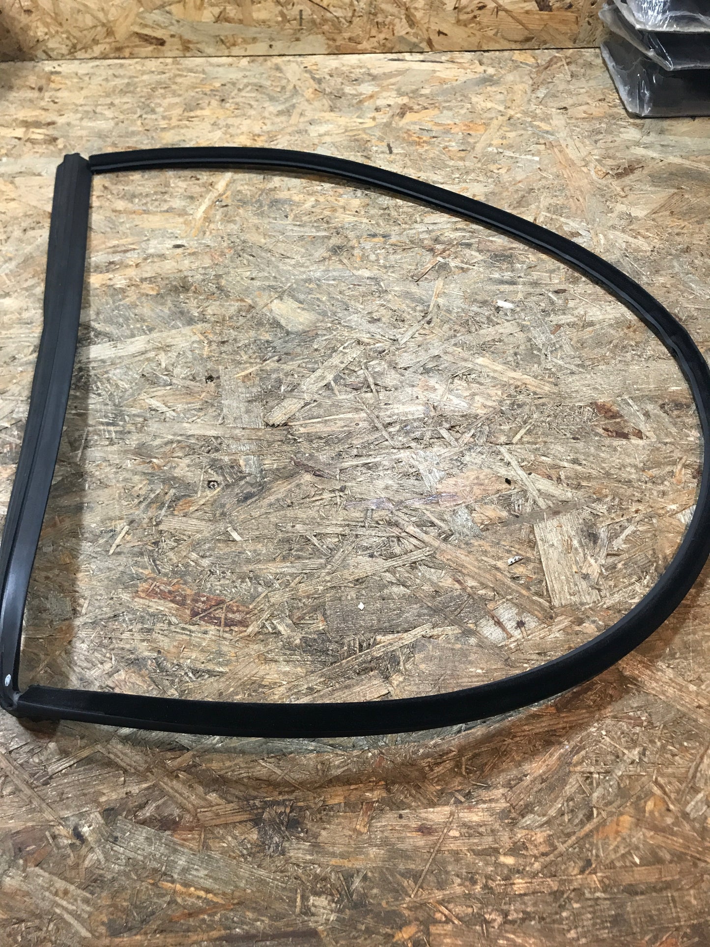 Original Opel Astra F 3-Türig Fensterführung vorne links schrägheck NEU