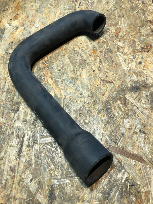 Kühlerschlauch unten von der Wasserpumpe zum Hochleistungskühler bei Rekord E mit den Motoren 17N 19N 20N/S