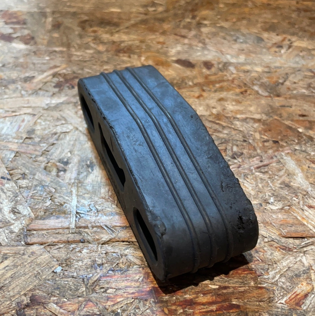 Original GM Opel Astra F Combo Kadett E Halterung Auspuffgummi Neu