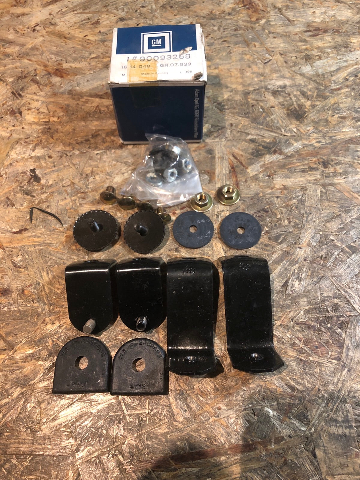 Original Opel Rekord E Halter Stoßstange Neu