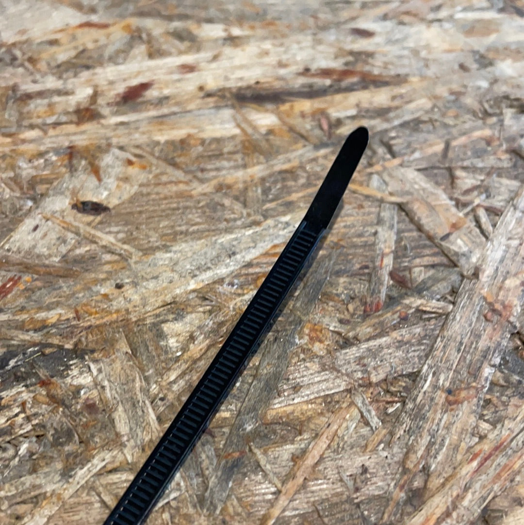 Original GM Opel Astra J Halteband Ablaufschlauch Luftreiniger Neu