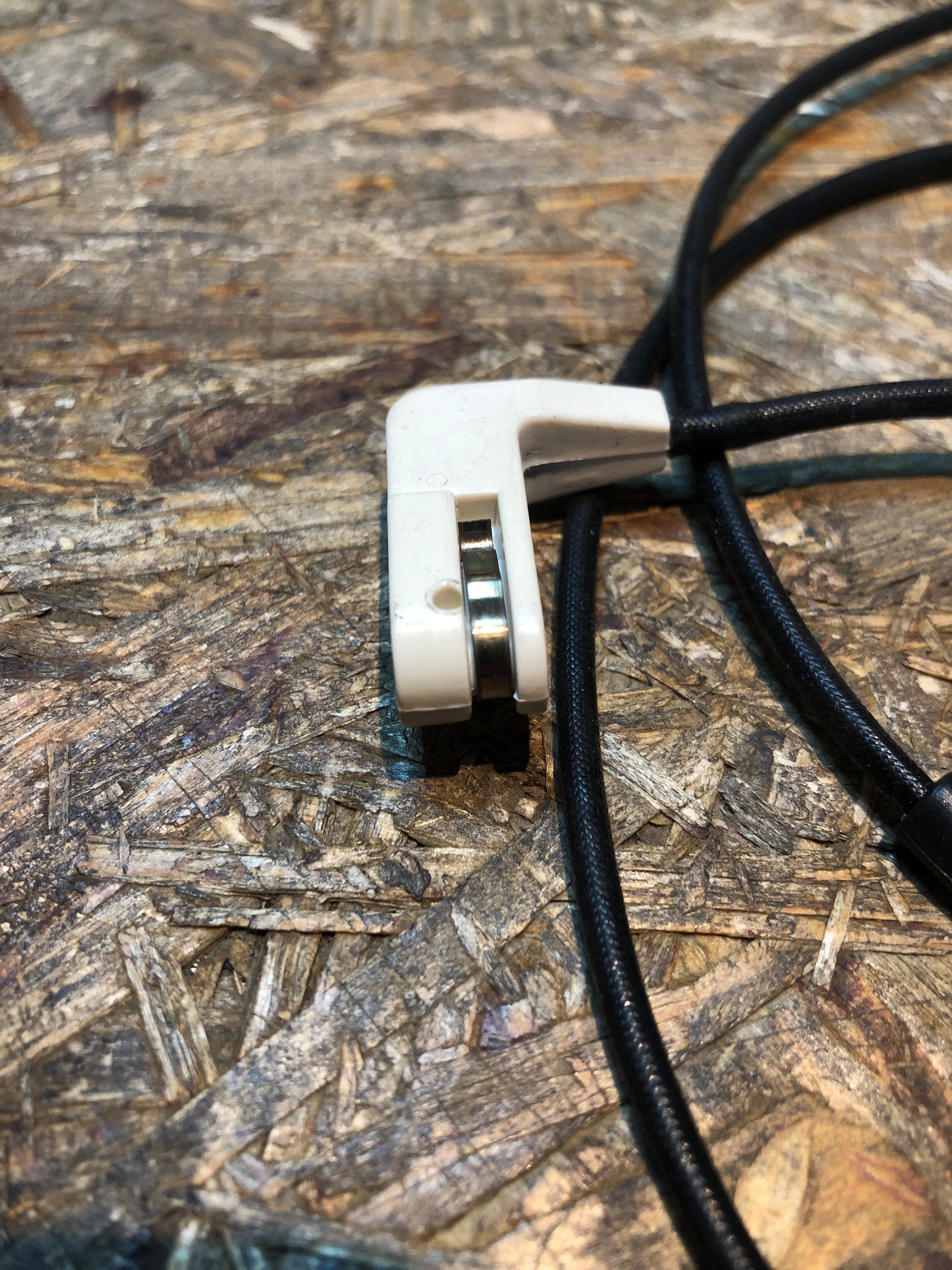 Original GM Opel Kadett E Rekord E1 Caravan 2.2 E Sensor Bremsverschleiß vorne Neu