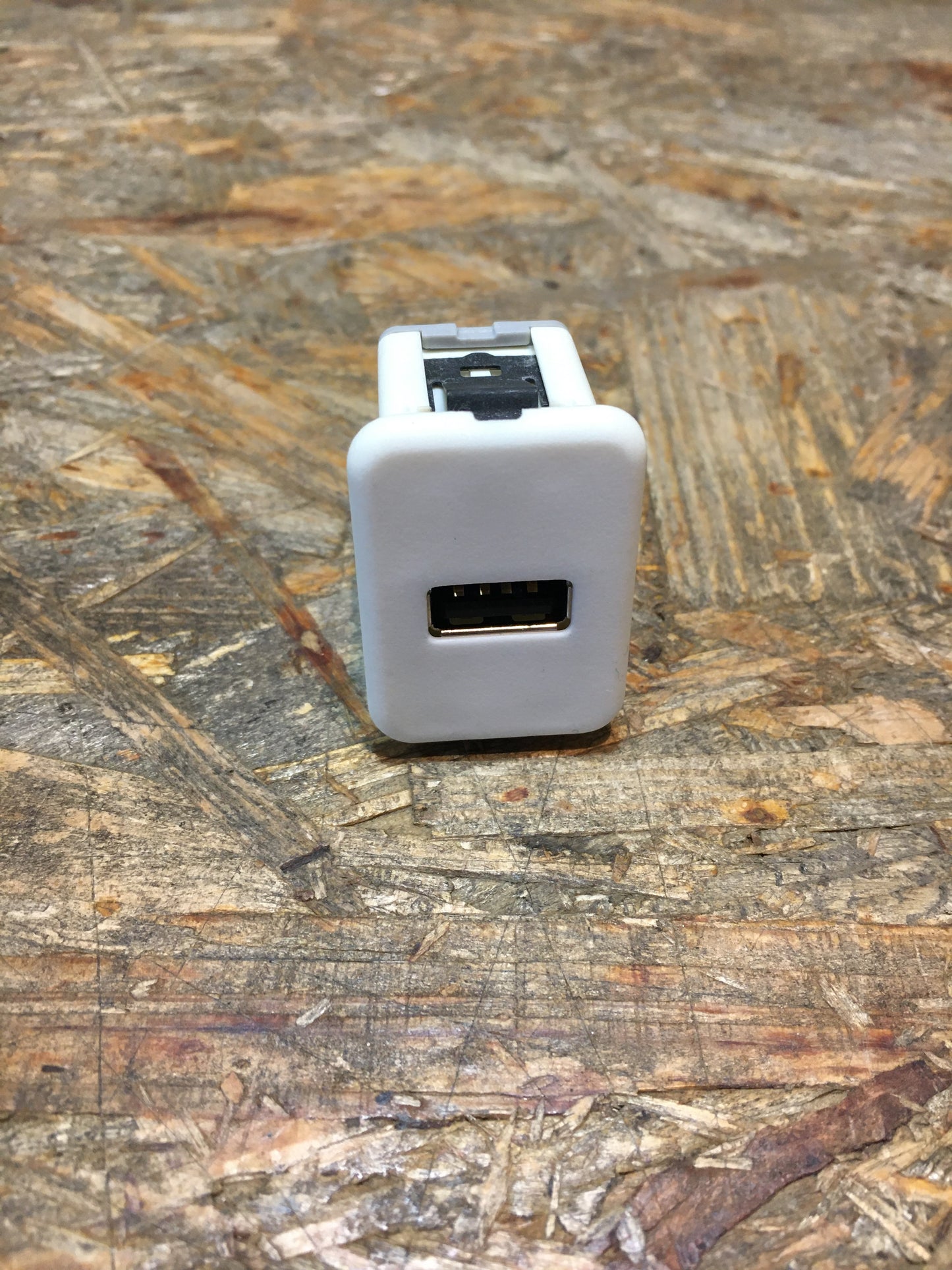 Original Chevrolet Aveo USB Anschluss NEU