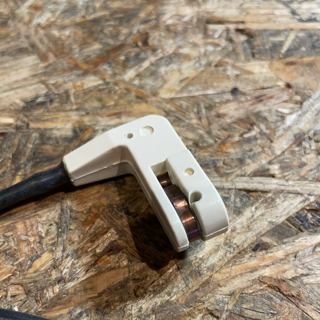 Original GM Opel Omega A Warnkontakt Bremsbelag Verschleiß Sensor vorne Neu