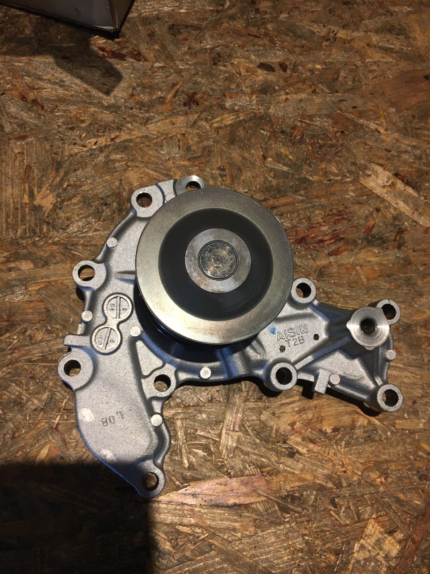 Original Isuzu Trooper Wasserpumpe NEU