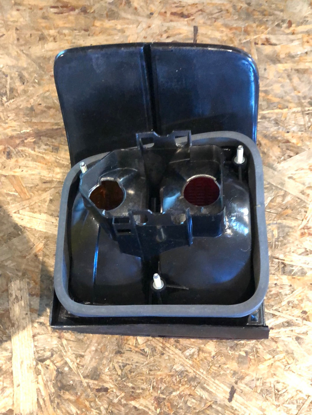 Original Hella VW Vento CL GL Gehäuse Heckleuchte links Neu