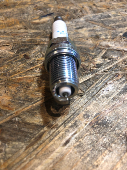 Original GM Opel Vivaro 2.0 16V Zündkerze Neu