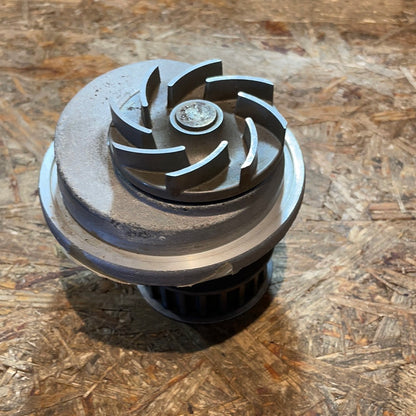 Original GM Opel Kadett E Ascona C Manta Rekord E Wasserpumpe Neu