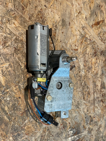 Original GM Opel Kadett E Caravan Wischermotor hinten Neu