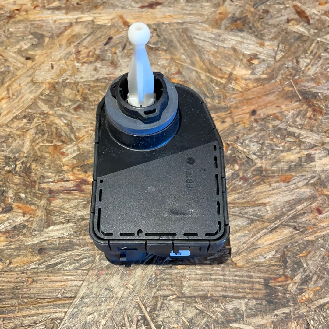 Original GM Opel Omega B Stellmotor Scheinwerfer Neu