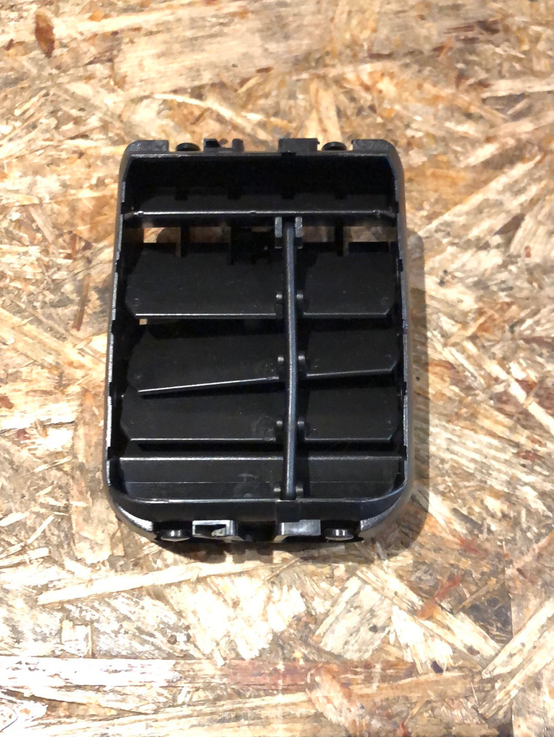 Original GM Opel Omega A Einsatz Luftdüse mitte Schwarz Neu