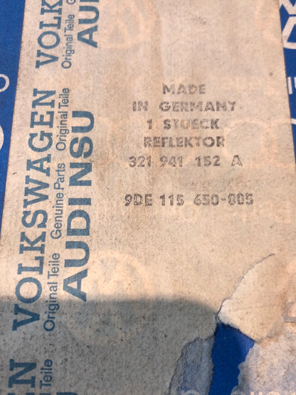 Original VW Passat B1 Typ 32 Reflektor rechts Neu
