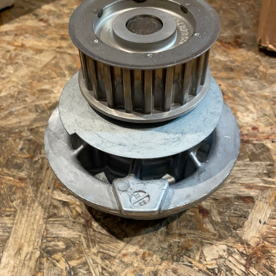 Original GM Opel Kadett E Astra F Ascona C Wasserpumpe Neu
