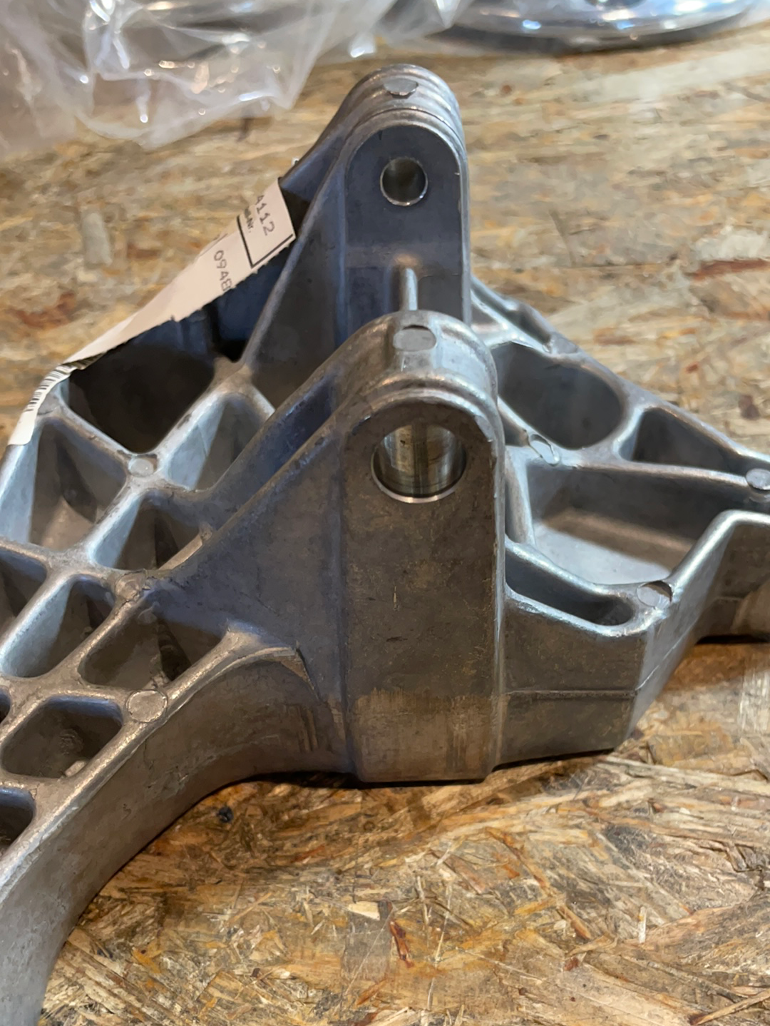 Original GM Opel Astra F Motorhalterung vorne rechts Neu