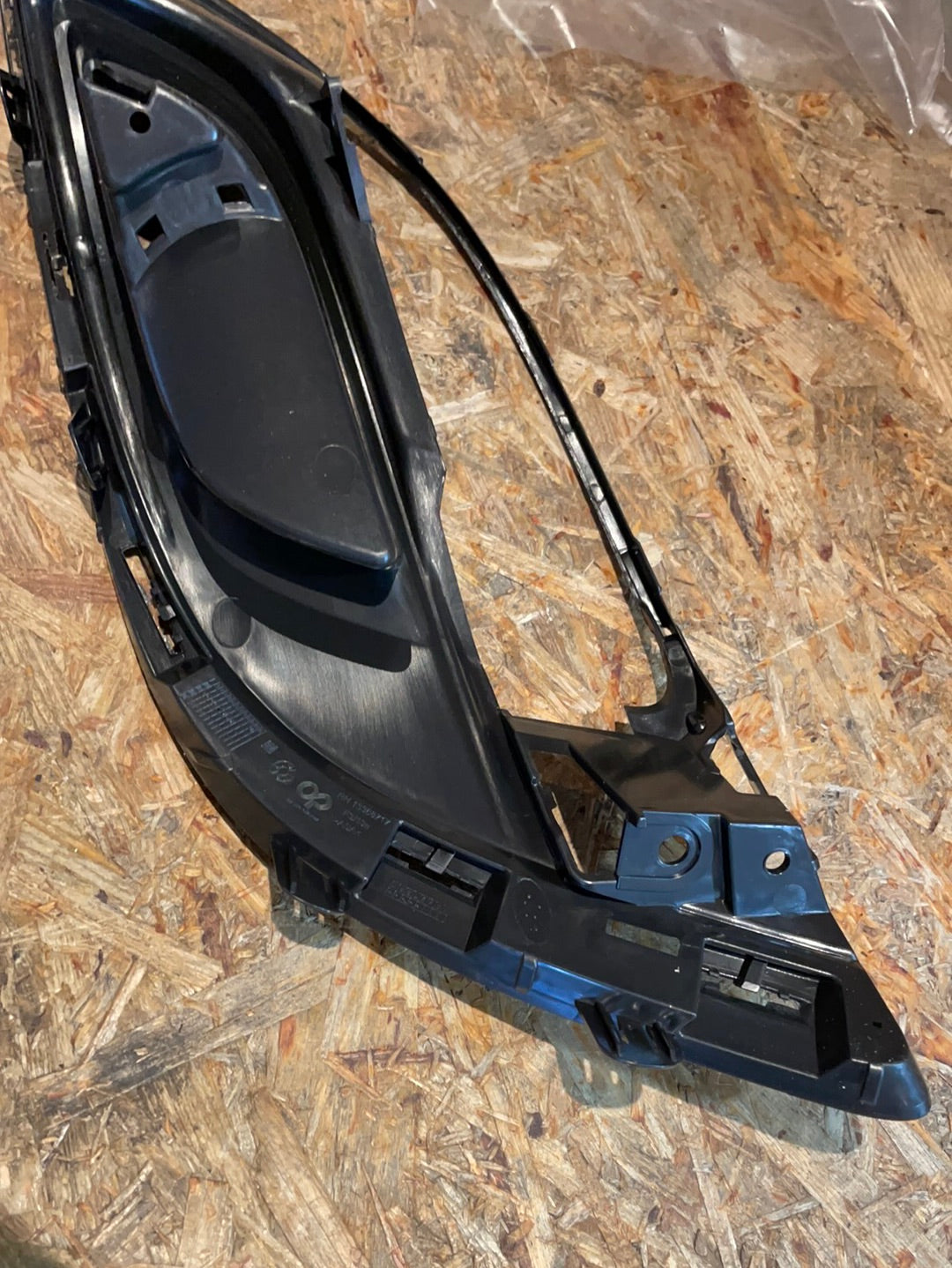 Original GM Opel Astra J Einsatz Stoßfänger vorne rechts Neu