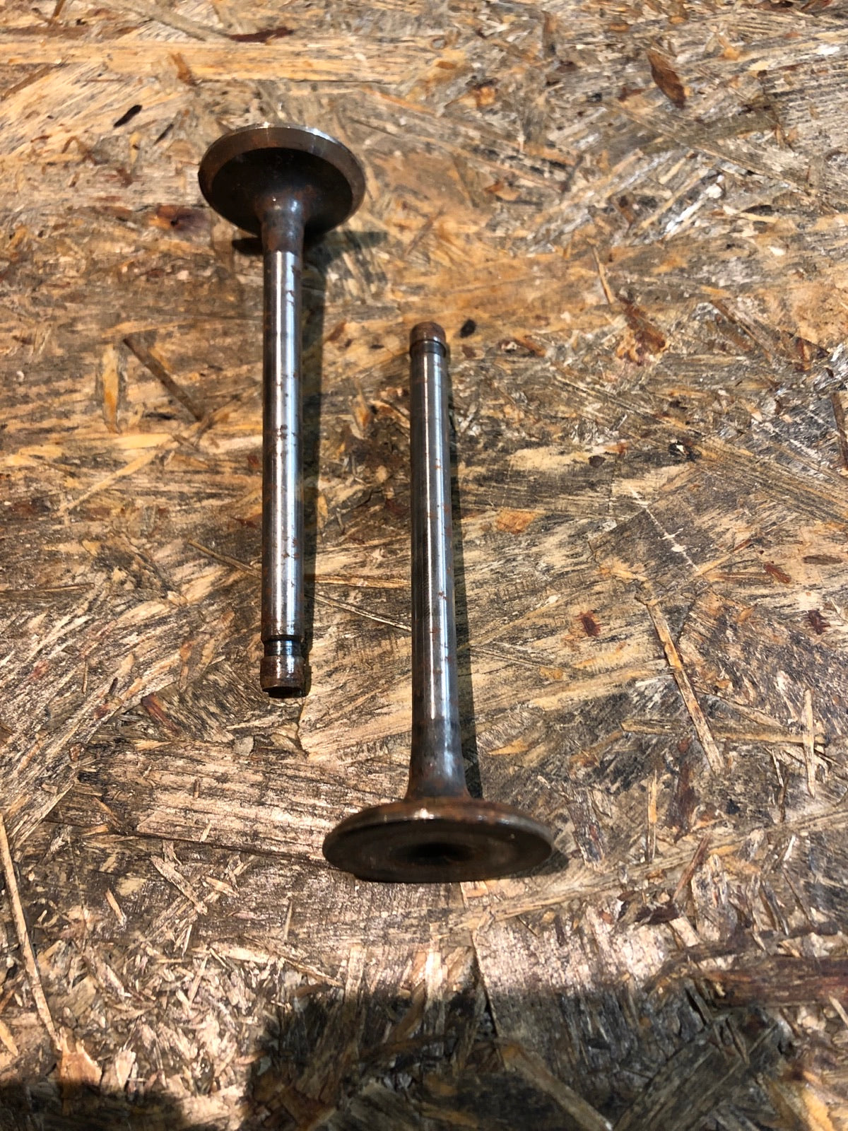 Original Opel Kadett E Auslassventil und Einlass Neu