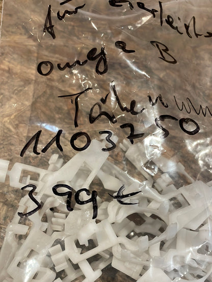 Original GM Opel Omega B Klemmen für Zierleiste Neu