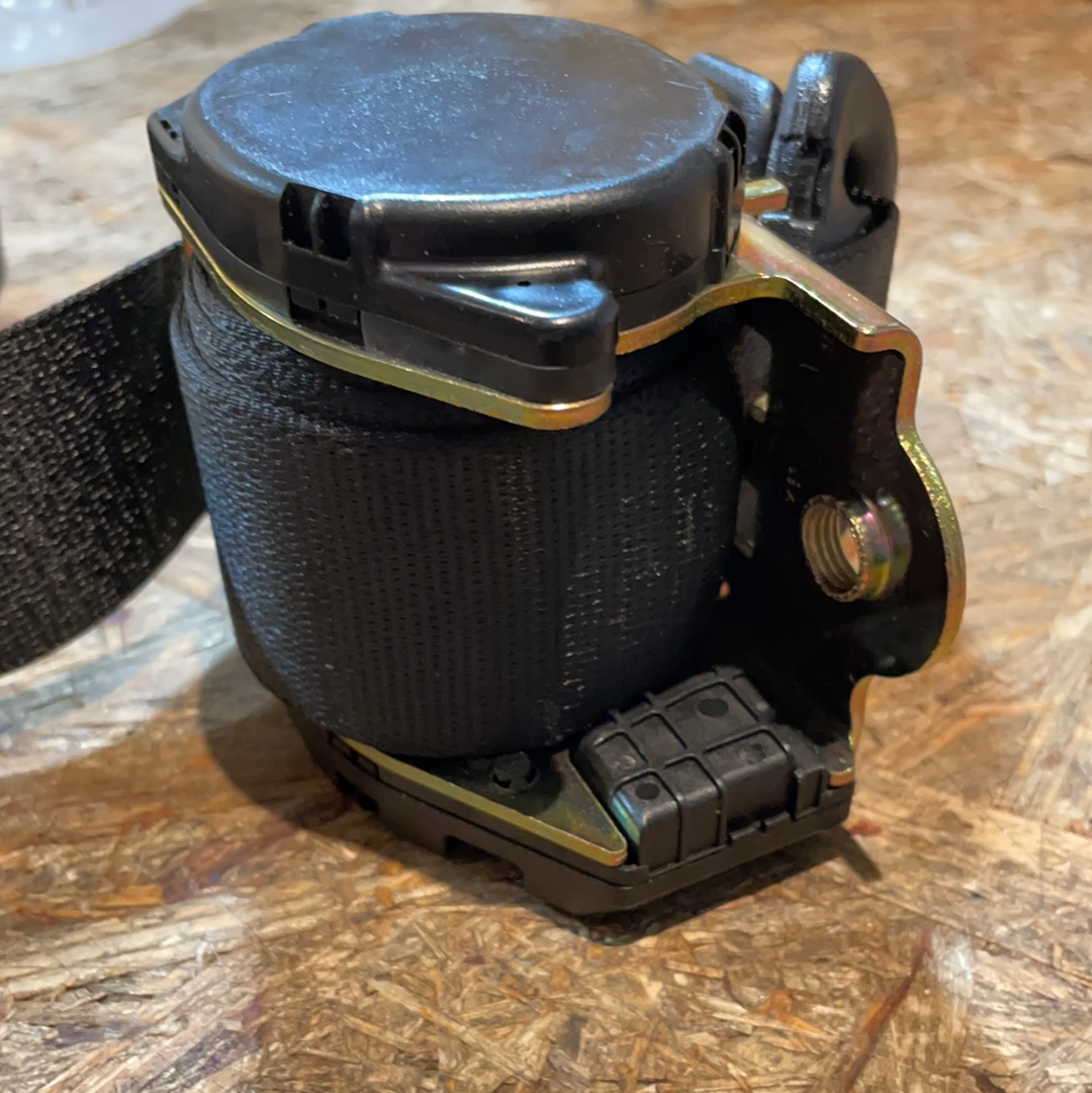 Original GM Opel Omega A Sicherheitsgurt vorne rechts Neu