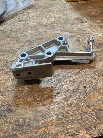 Original GM Opel C20XE F20 Getriebe Getriebehalter Neu